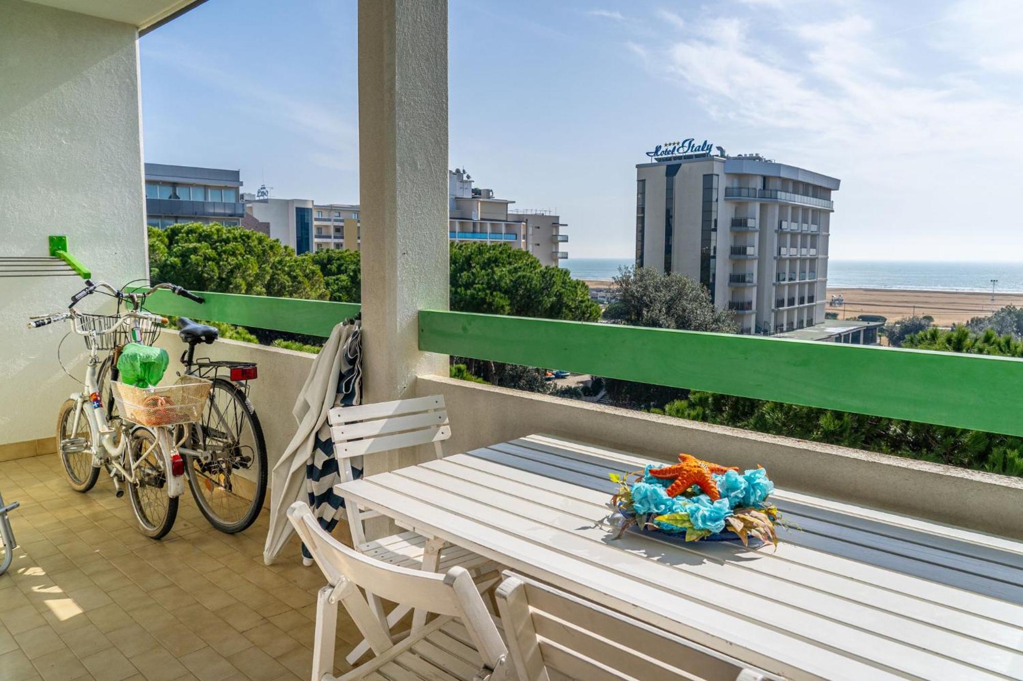 Nice Apartment With Sunny Terrace In Bibione Exterior photo